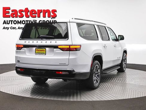 Used 2024 Jeep Wagoneer L Series II RWD image 5