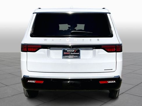 Used 2023 Jeep Wagoneer Series III w/ Premium Group I image 4