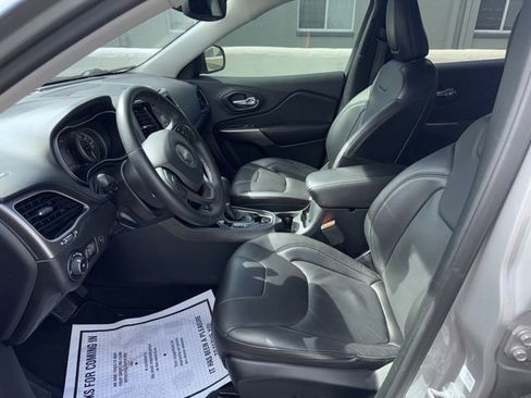 Used 2019 Jeep Cherokee Limited image 8