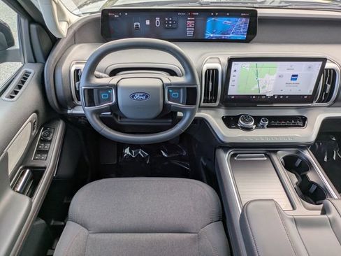 Used 2025 Ford Expedition Max Active AWD/4WD image 16