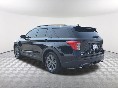 Used 2021 Ford Explorer XLT w/ Equipment Group 202A RWD image 3