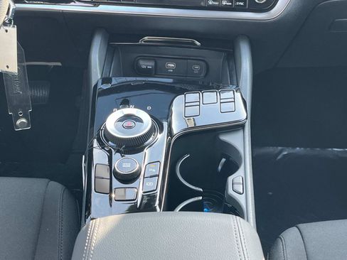 New 2025 Kia Sportage LX image 16