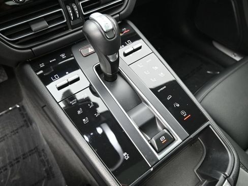 Certified 2023 Porsche Macan S AWD/4WD image 23