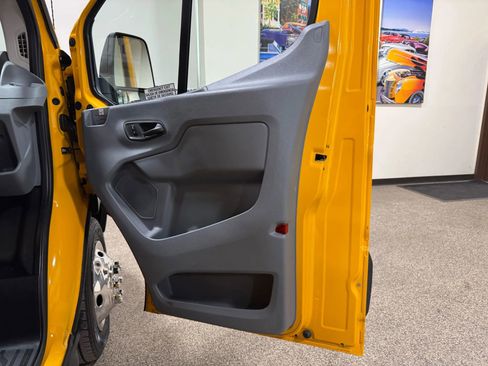Used 2019 Ford Transit 350 XL image 32