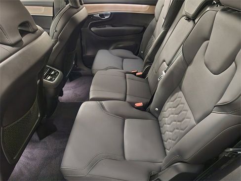 Used 2025 Volvo XC90 B5 Plus image 30