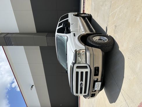 Used 2000 Ford Excursion Limited image 1