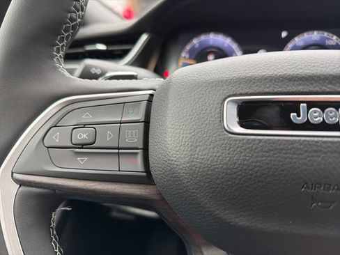 New 2025 Jeep Grand Cherokee Limited image 18