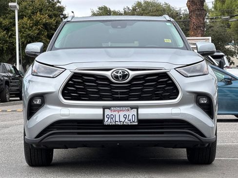 Certified 2025 Toyota Highlander XLE image 8