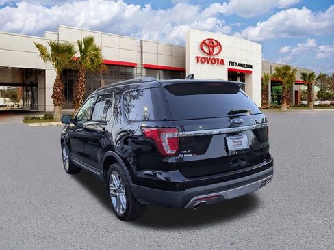 Used 2017 Ford Explorer XLT w/ Equipment Group 202A image 6