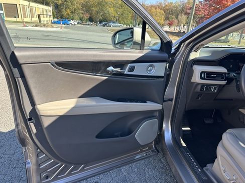 Used 2021 Lincoln Nautilus Reserve w/ Equipment Group 202A image 13