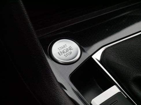 Certified 2025 Volkswagen Taos SEL image 28