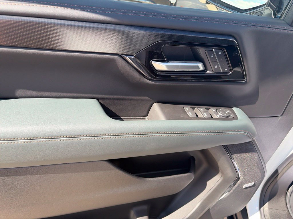 New 2026 GMC Yukon AT4 w/ AT4 Premium Package AWD/4WD image 17