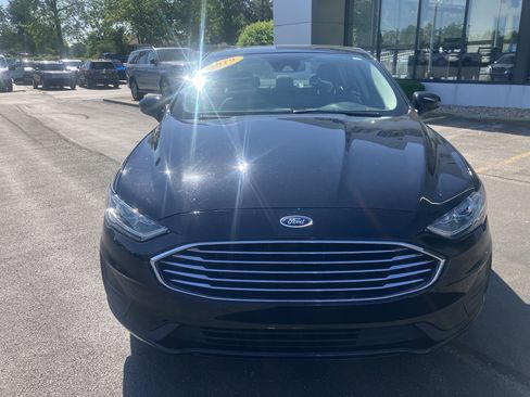 Used 2019 Ford Fusion SE FWD image 2