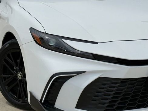 Used 2025 Toyota Camry SE w/ Convenience Package FWD image 3