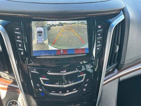Used 2020 Cadillac Escalade Luxury AWD/4WD image 15