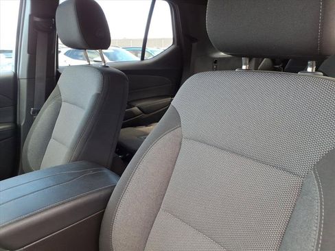 Used 2022 Chevrolet Traverse LT image 13