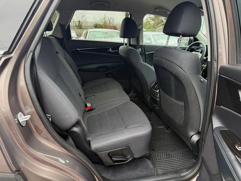 Used 2019 Kia Sorento AWD V6 image 16