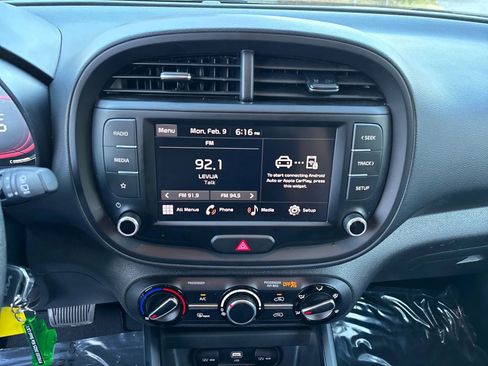 Used 2025 Kia Soul LX w/ LX Technology Package FWD image 18