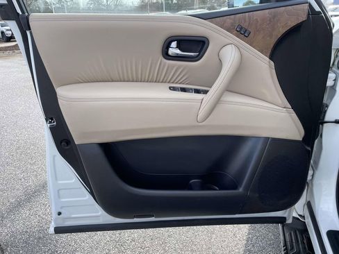 Used 2023 Nissan Armada SL w/ Captain's Chairs Package image 15