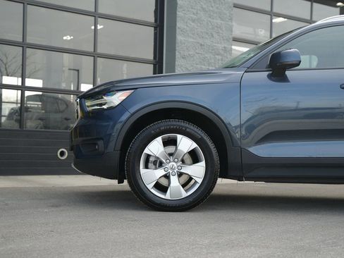 Used 2021 Volvo XC40 T5 Momentum w/ Premium Package image 22