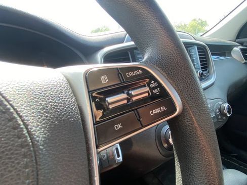 Used 2020 Kia Sorento FWD V6 image 28