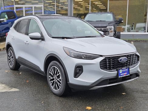 New 2025 Ford Escape SE w/ PHEV Premium Package image 7