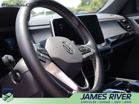 Used 2024 Volkswagen Atlas Cross Sport SE FWD image 25