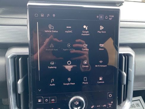 Used 2025 GMC Acadia Elevation w/ Elevation Premium Package image 18