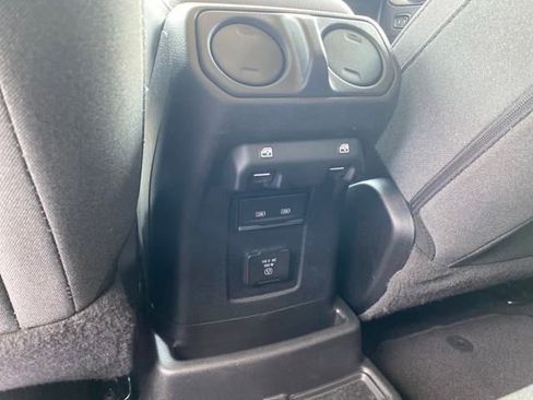 Used 2024 Jeep Wrangler Unlimited Sahara image 25