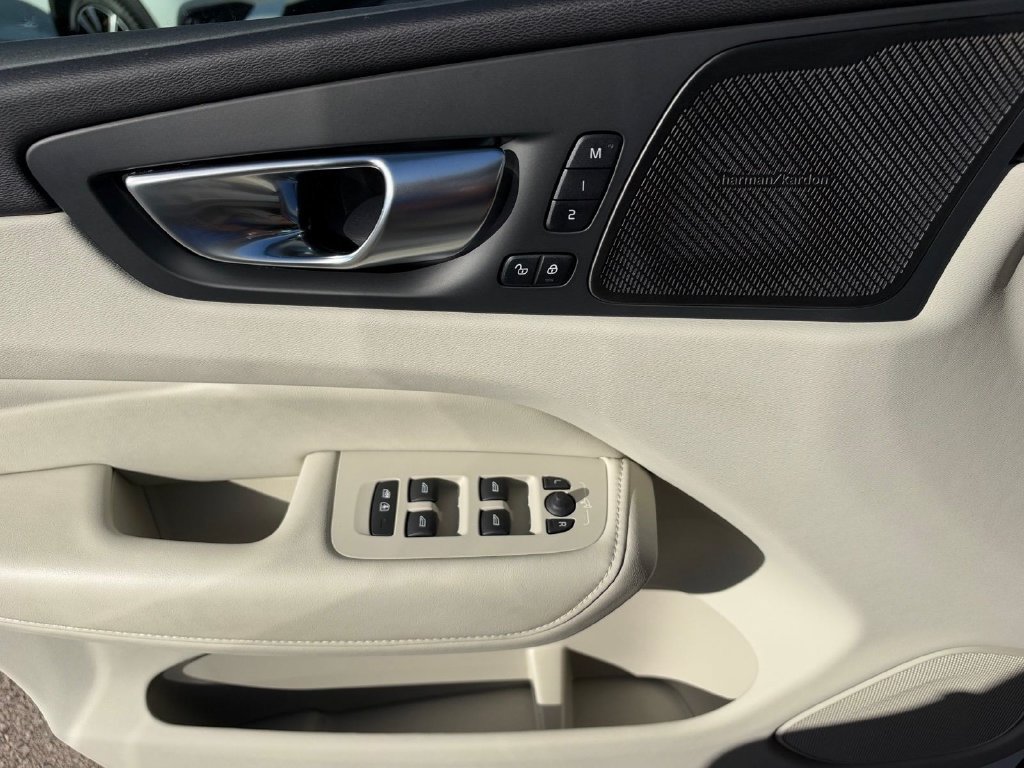 Certified 2024 Volvo XC60 B5 Plus w/ Protection Package Premier AWD/4WD image 16