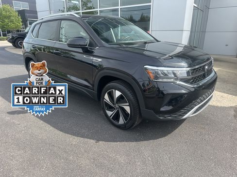 Used 2024 Volkswagen Taos SE AWD/4WD image 1