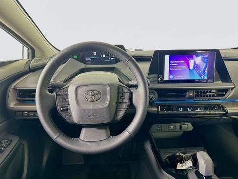 Used 2025 Toyota Prius XLE FWD image 17