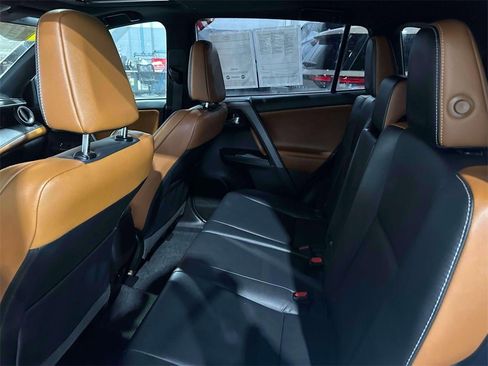 Used 2016 Toyota RAV4 SE image 10