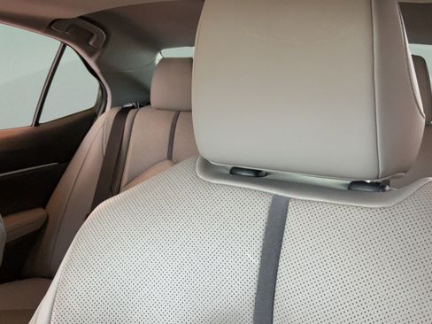 Used 2022 Toyota Camry XLE w/ Navigation Upgrade Package FWD image 27