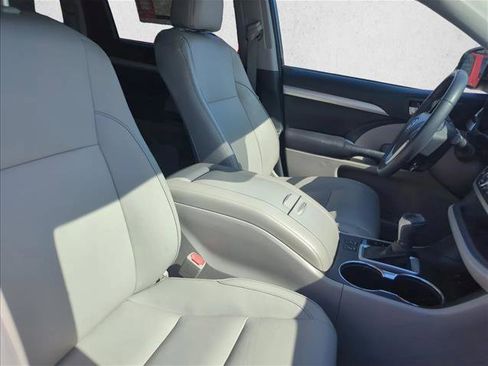 Used 2016 Toyota Highlander XLE image 26