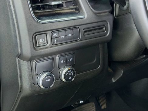 Used 2023 GMC Yukon XL SLE RWD image 13