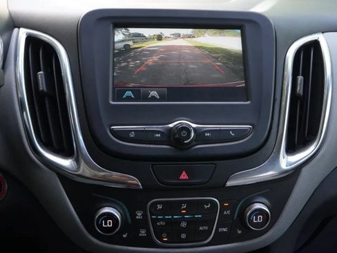 Used 2018 Chevrolet Equinox LT FWD image 10
