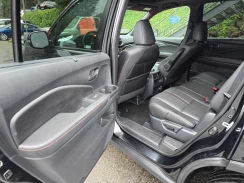 Used 2023 Honda Passport TrailSport image 16
