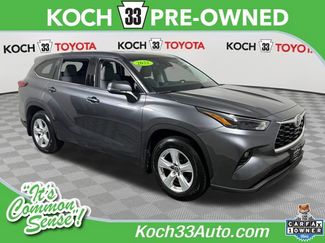 Used 2022 Toyota Highlander LE AWD/4WD video 1
