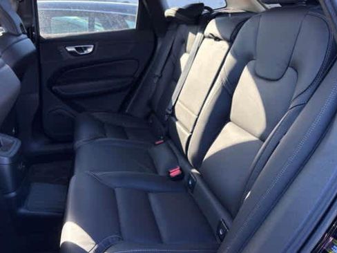 Certified 2023 Volvo XC60 T8 Ultimate w/ Climate Package image 4