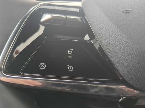 New 2025 Cadillac Lyriq Luxury image 15