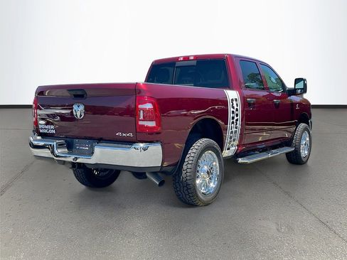 Used 2024 RAM 2500 Tradesman w/ Chrome Appearance Group AWD/4WD image 7
