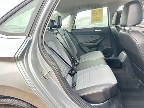 Used 2025 Volkswagen Jetta SE image 39