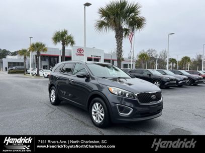Used 2017 Kia Sorento LX w/ LX Convenience Package