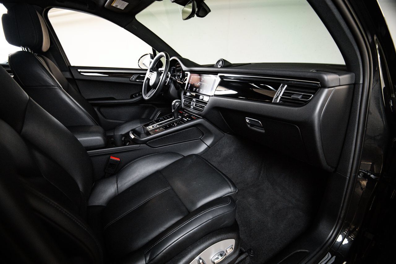 Certified 2024 Porsche Macan AWD/4WD image 28