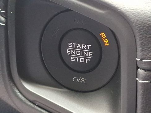 Used 2025 Jeep Wrangler Unlimited Rubicon w/ Convenience Group AWD/4WD image 24