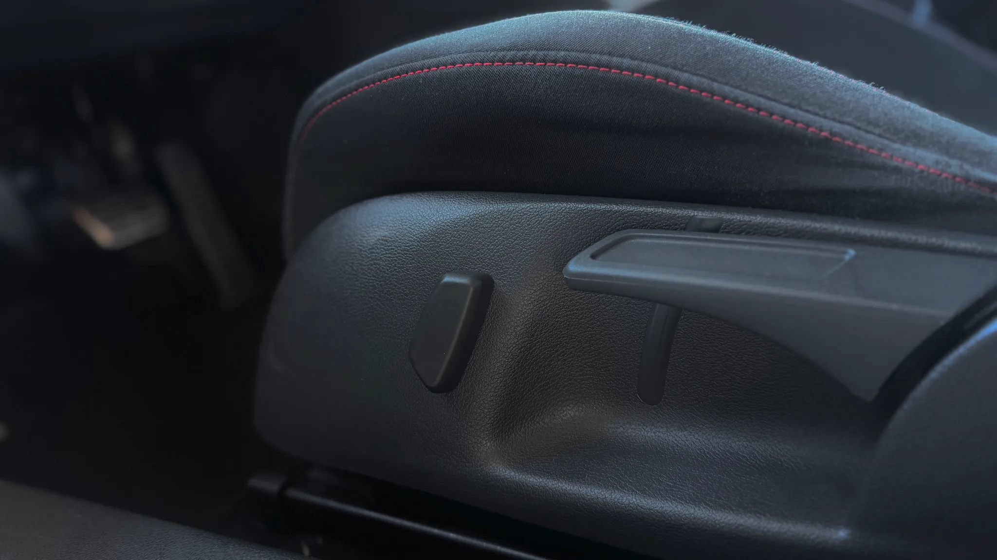 Used 2011 Volkswagen GTI 4-Door FWD image 53