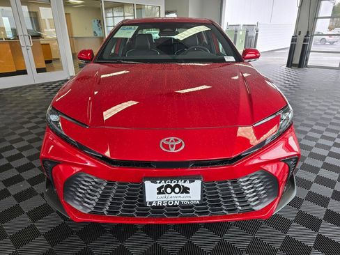 Used 2025 Toyota Camry SE image 8