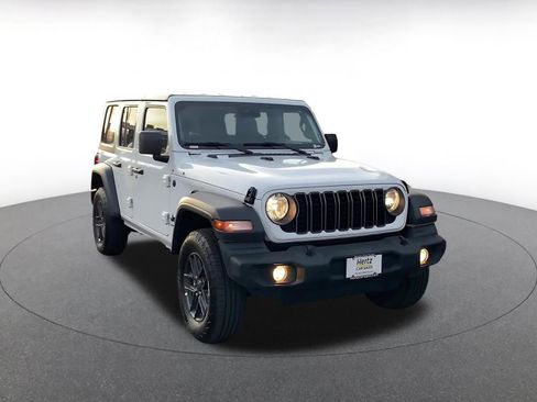 Used 2025 Jeep Wrangler Sport S image 3