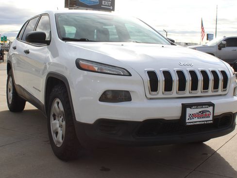 Used 2017 Jeep Cherokee Sport w/ Cold Weather Group image 11